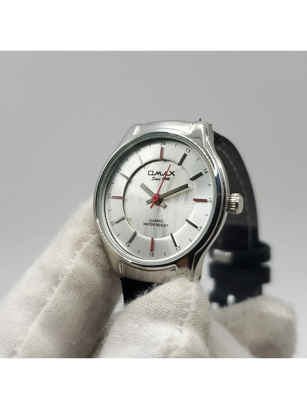 Omax Silver Tone Round Dial Quartz Womens Watch With Tag 26mm New Battery